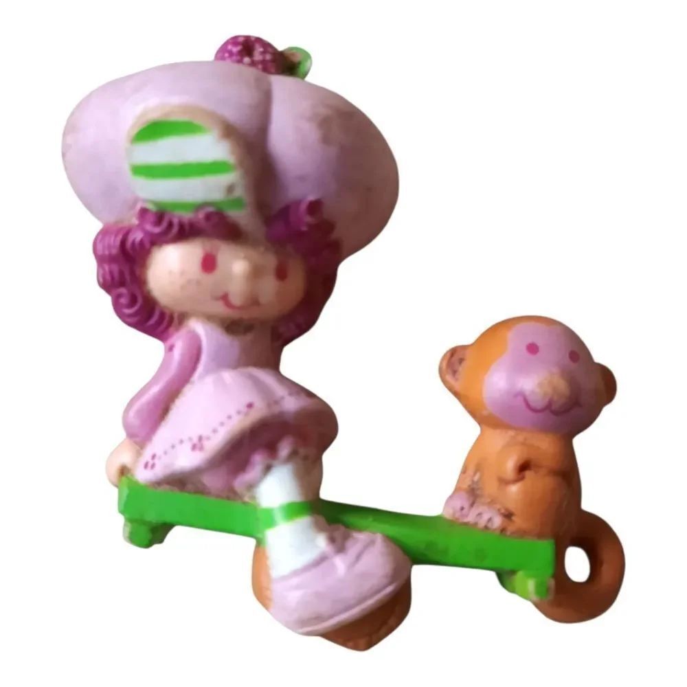 Vintage 1983 Strawberry Shortcake Raspberry Tart Figurine